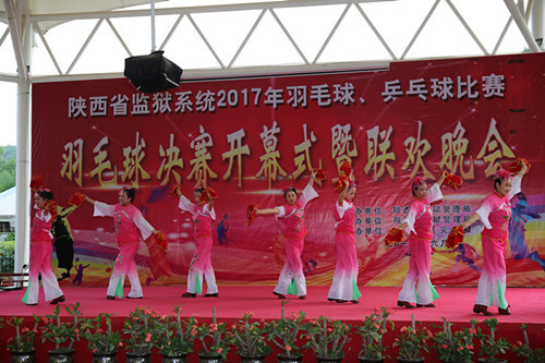 延安监狱广场舞协会助兴演出.JPG